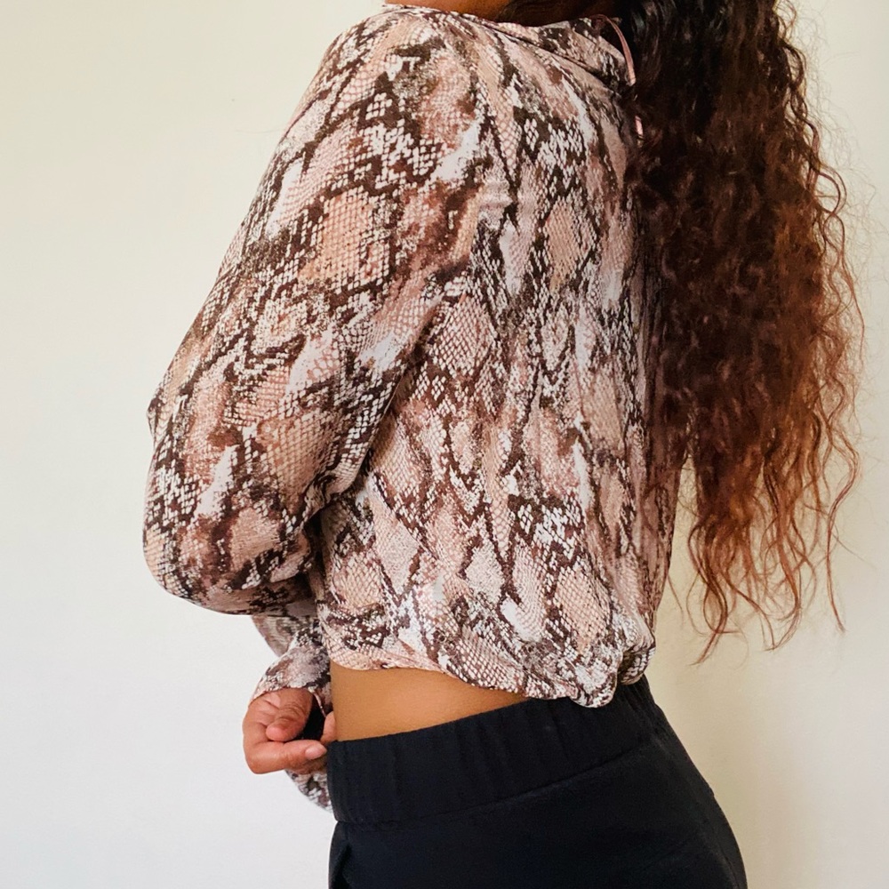 Snake Print Plunging Long Sleeve Crop Top - Picture 4 of 5